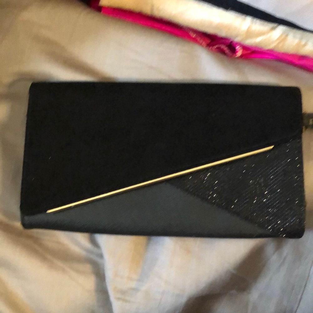 Black clutch